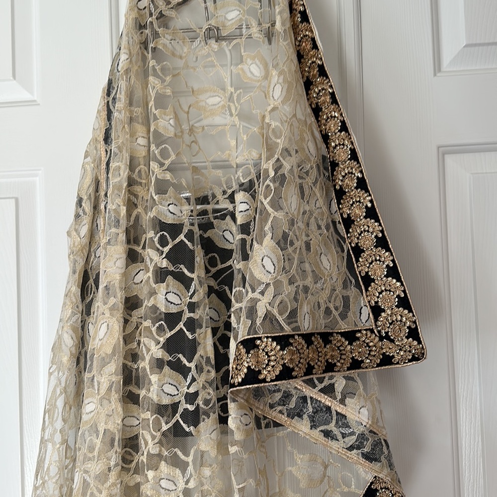 Black elegant saree set. - Picture 8 of 10